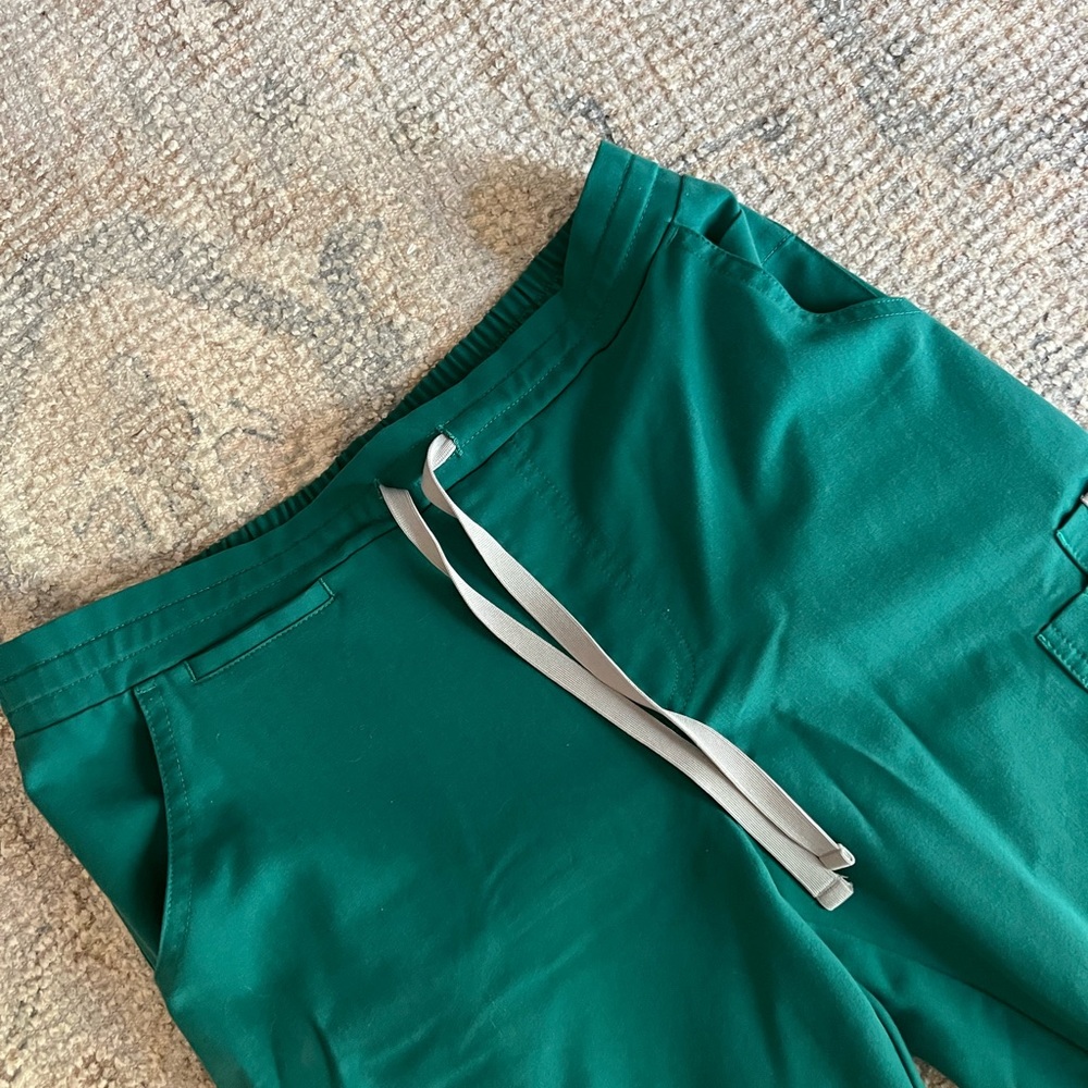 XS Tall hunter green FIGS scrubs yola